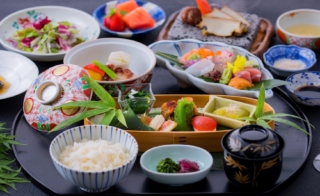 創作懐石料理 洗詩台「中村孝明」創世店 - 【公式】ホテルマリターレ 